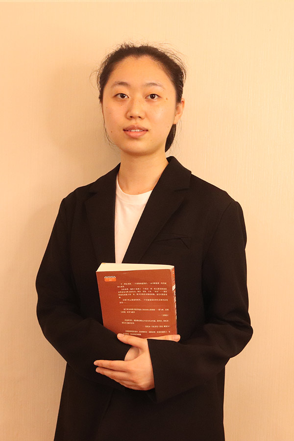 富县梁艺 本科学历，优秀班主任