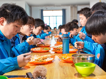 富县学生用餐