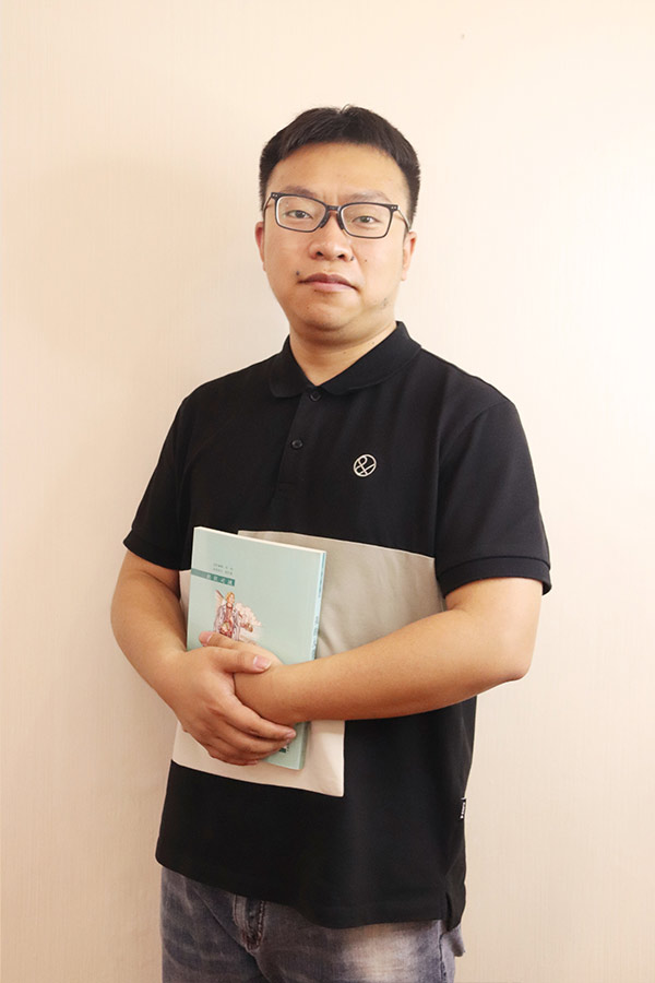 富县杨斌 本科学历，毕业于西安航空学院