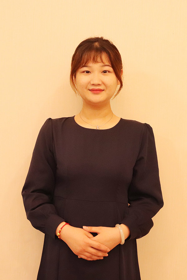 富县文哲 本科学历，优秀班主任